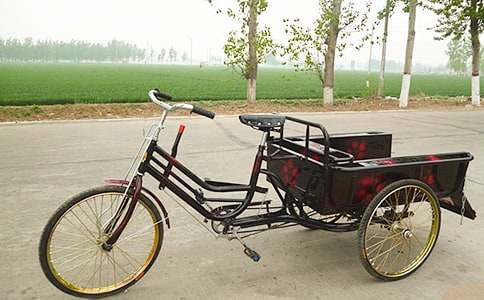 梦见红色三轮车