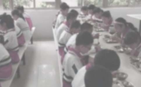 梦见破碗吃饭