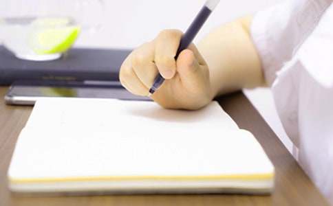 最新莱茵石的手镯读后感